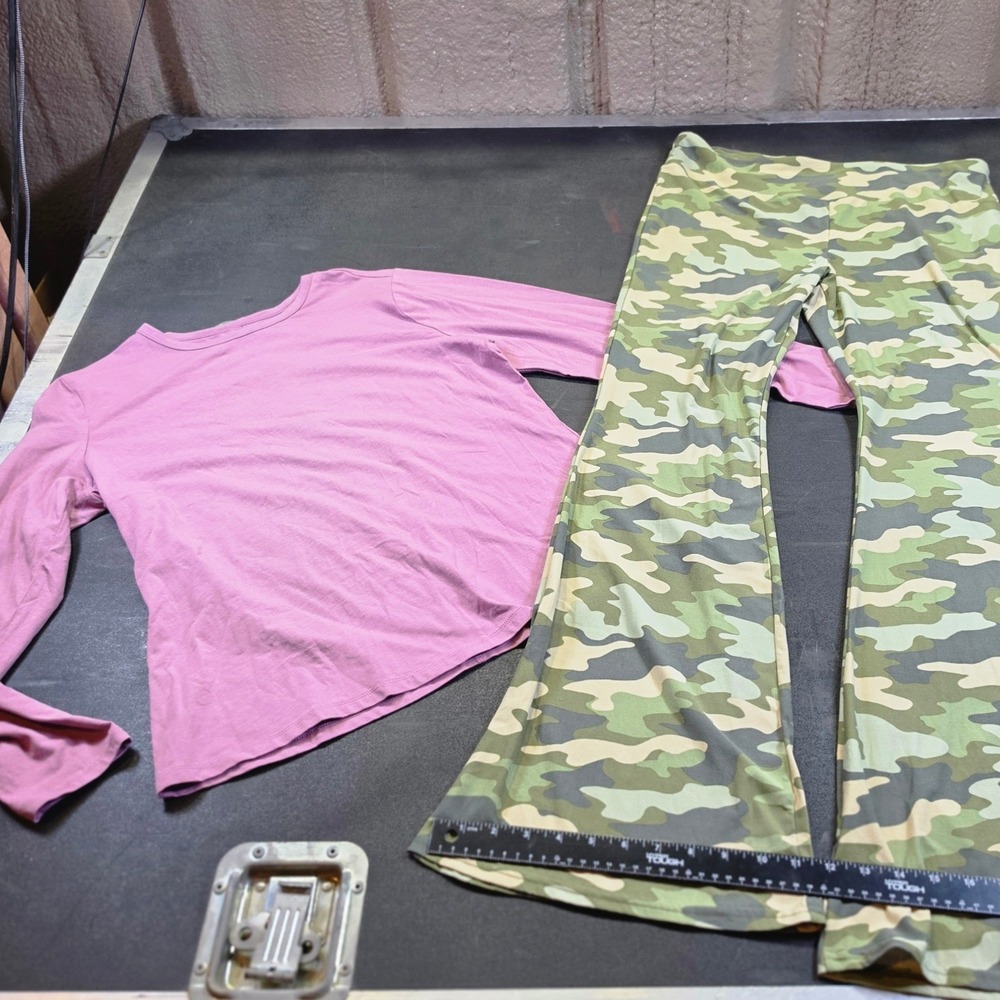 a.n.a Mauve Long Sleeve Top & No Boundaries Camo Flare Pants Set Womens L XL